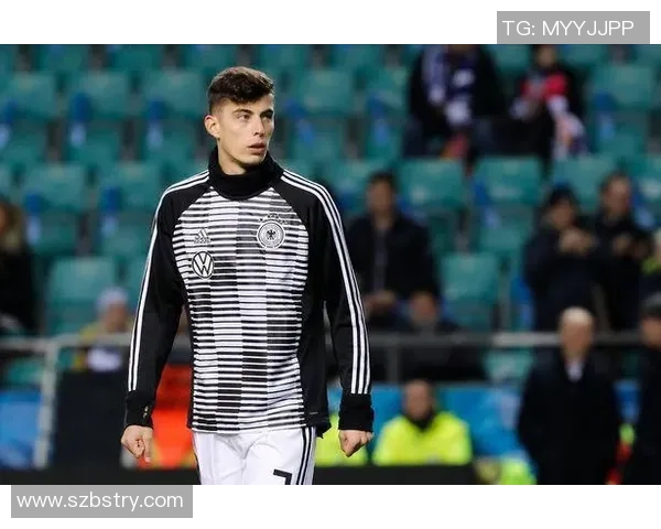 哈弗茨足球球星印花卫衣潮流设计展现个性与运动精神