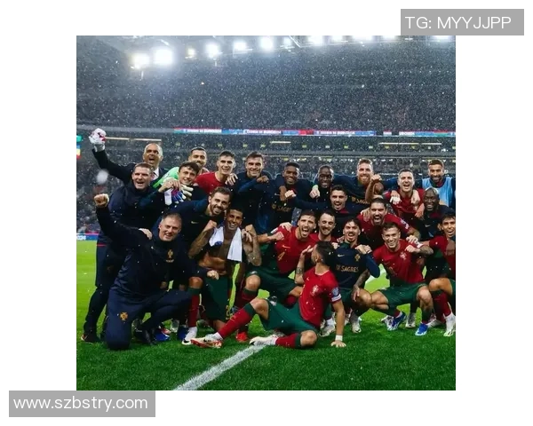 足球巨星偶遇街头意外碰面 谁会先认出对方的真实身份